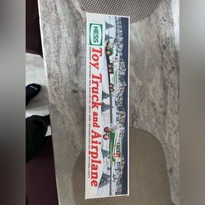 2002 Hess truck and airplane